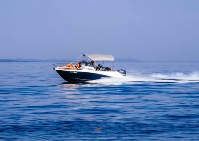 Jeanneau Cap Camarat 6.5 WA (200 HP) crop